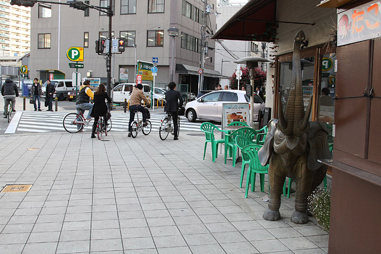 Осака, По дороге к Храму Тэммангу (Osaka, On the way to the Temmangu Shrine)