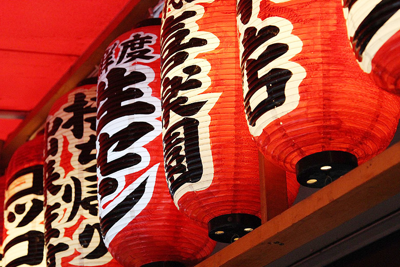 Осака, Торговые аркады станции Tsuruhashi (Osaka, Tsuruhashi Station Shopping Arcades)